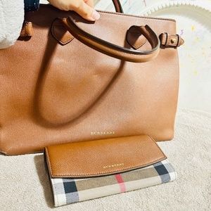 Burberry Purse & Wallet